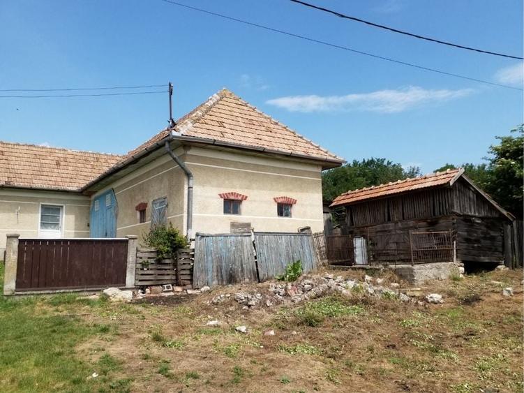 Casă cu 4 camere în Ceanu Mic