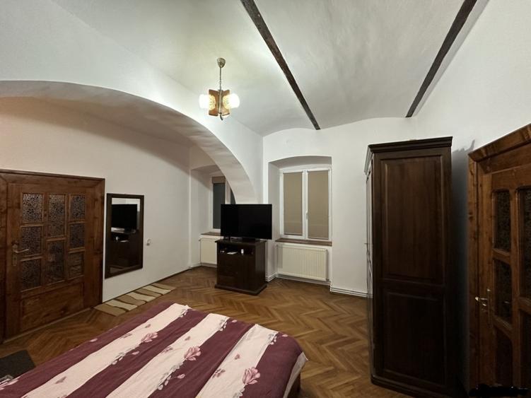 Apartament cu 3 camere, mobilat în Central