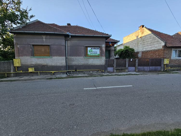 Casă individuală cu 3 camere cu Garaj în Exterior Est
