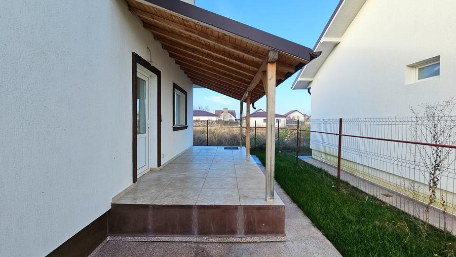 Casă individuală cu 4 camere cu Teren 452 Mp în Săbăreni