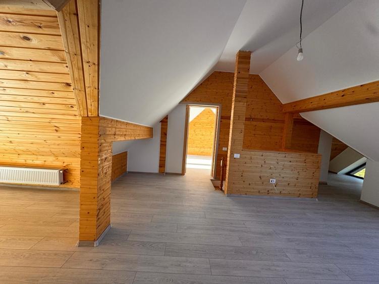 Penthouse cu 5 camere decomandat în Furnica