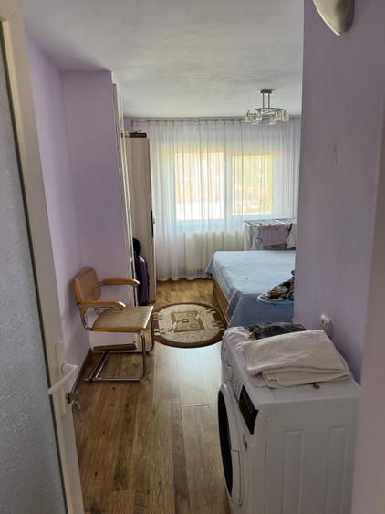 Apartament cu 3 camere decomandat în Bucov