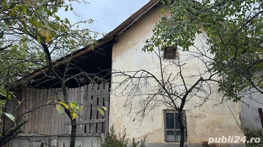Casă cu 3 camere cu Teren 1543 Mp în Giurgița