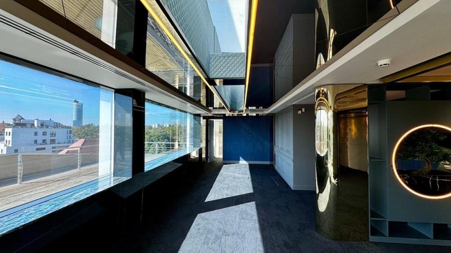 Casă individuală cu 20 camere cu Piscina în Aviatorilor