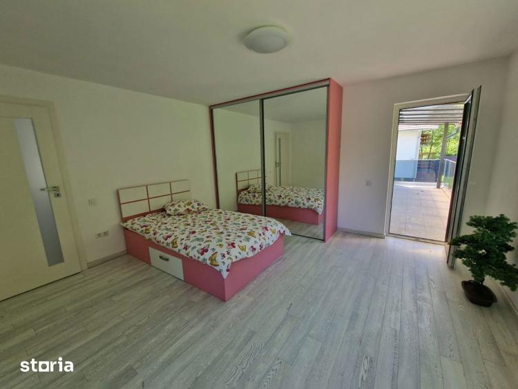 Casă cu 3 camere cu Canalizare în Gura Râului