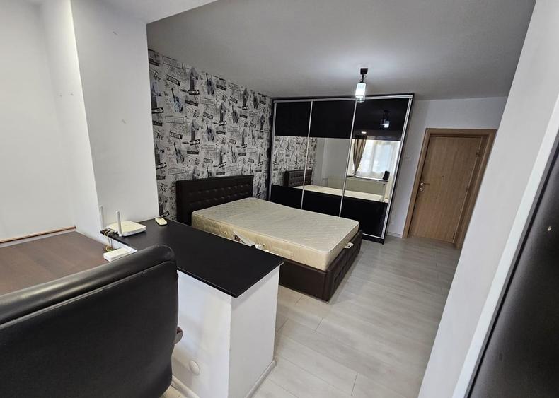 Apartament cu 3 camere decomandat, mobilat în Decebal