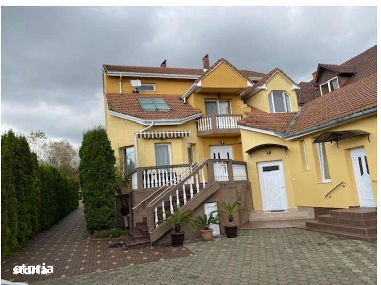 Casă cu 8 camere cu Teren 1450 Mp în Păulești