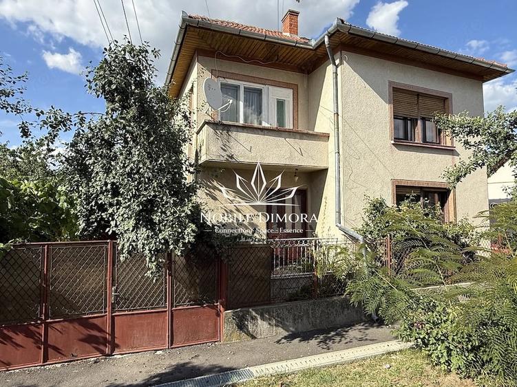 Casă cu 4 camere cu Teren 398 Mp în Central