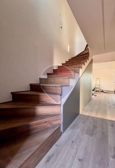 Duplex cu 4 camere cu Teren 350 Mp în Tărlungeni