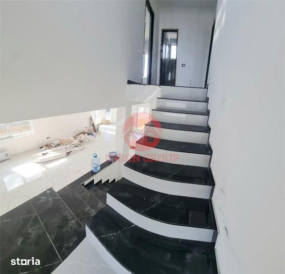 Casă cu 5 camere cu Teren 462 Mp în Lumina