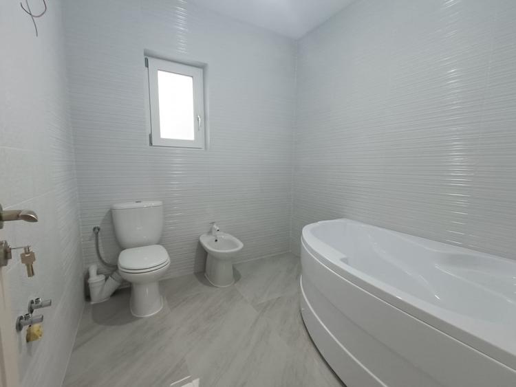 Duplex cu 4 camere cu Canalizare în Popas Păcurari