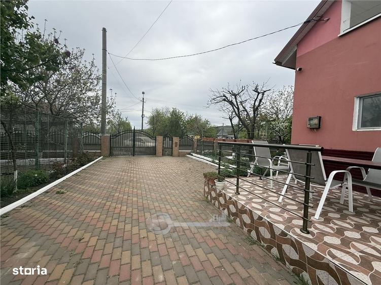 Casă cu 4 camere cu Teren 10000 Mp în Voinești