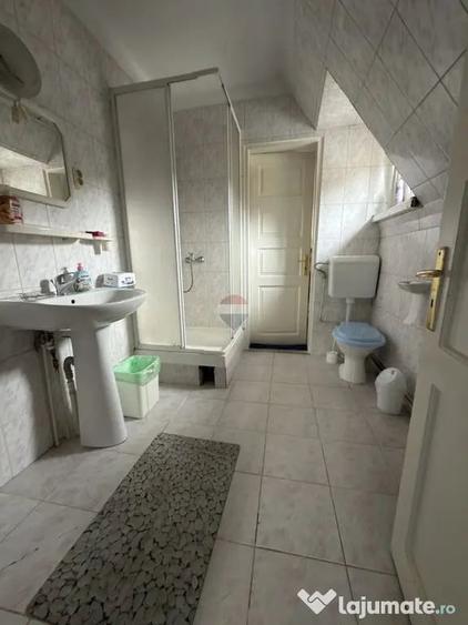 Apartament cu 3 camere semidecomandat în Central