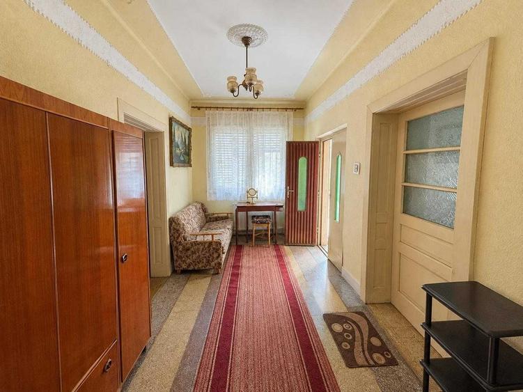 Casă cu 3 camere decomandat în Central