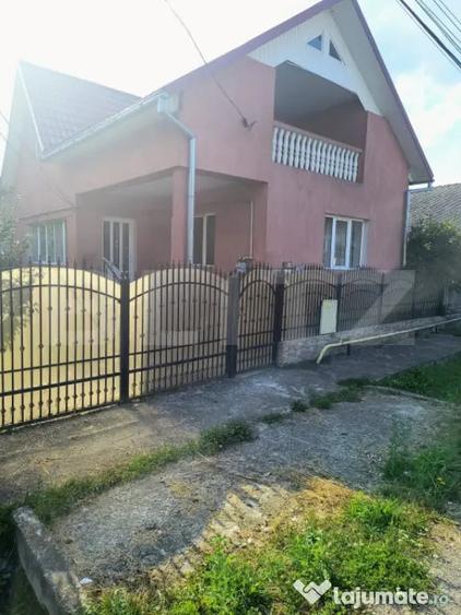 Casă cu 4 camere cu Teren 2064 Mp în Central