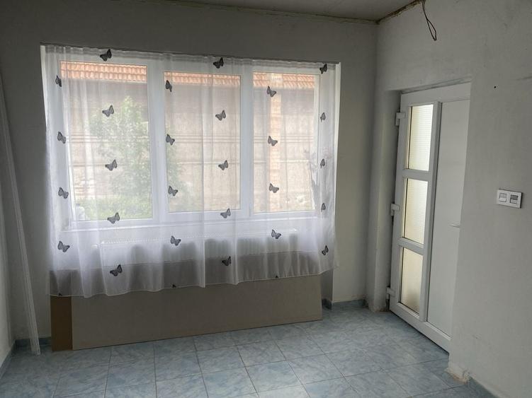 Casă cu 4 camere în Răcăștia