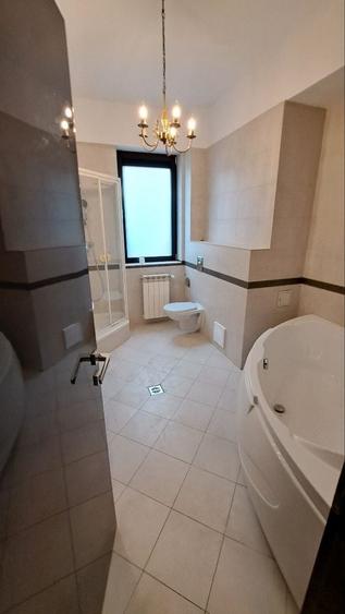 Apartament cu 4 camere decomandat în Aviatorilor