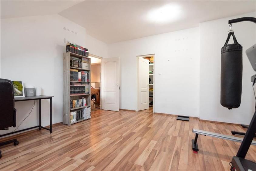 Apartament cu 3 camere decomandat în Paleu