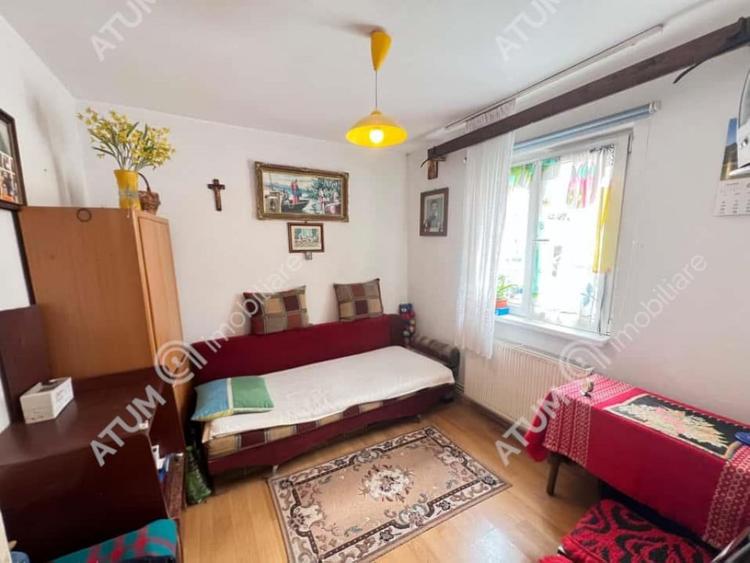 Apartament cu 3 camere semidecomandat în Vasile Aaron