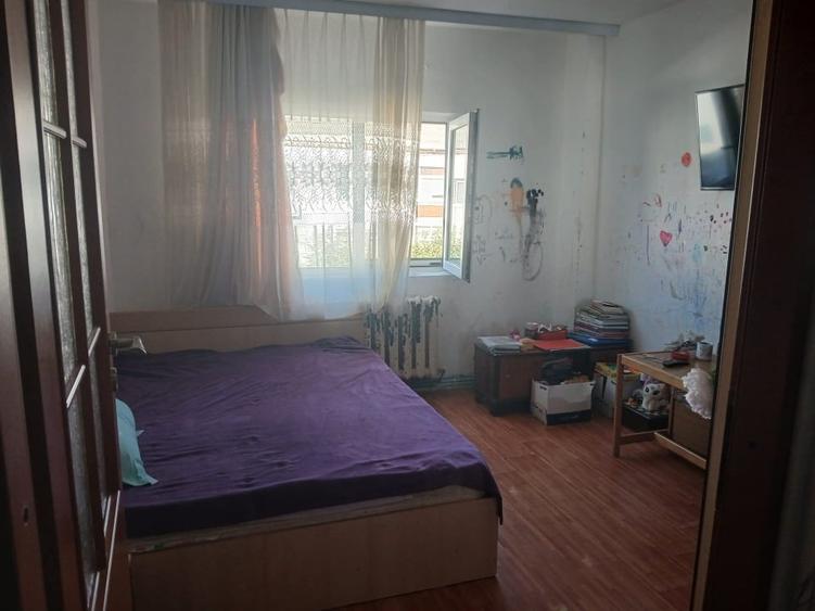 Apartament cu 2 camere decomandat, mobilat în Central
