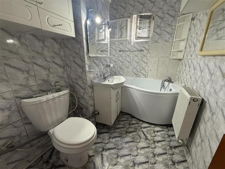Apartament cu 2 camere semidecomandat în Mioriței