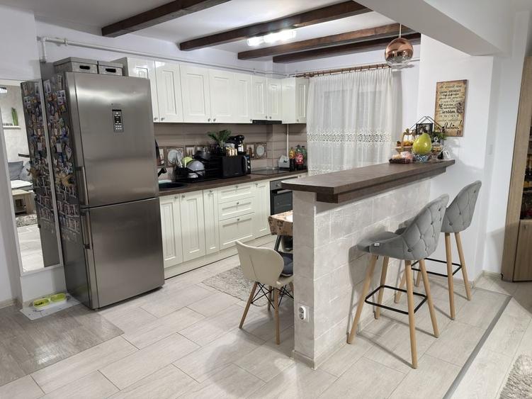 Apartament cu 3 camere decomandat în Tolstoi