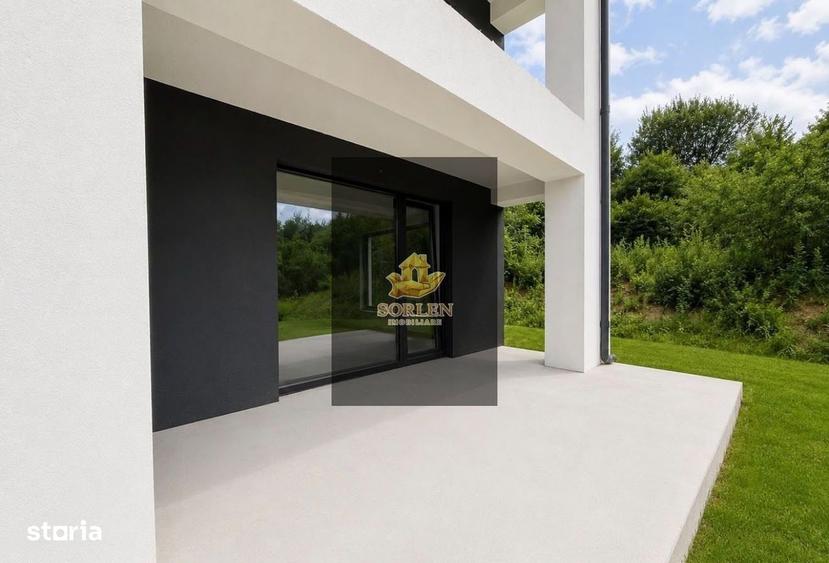 Casă cu 4 camere decomandat în Luna