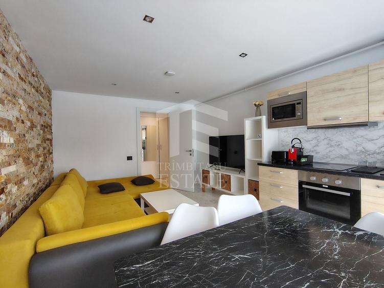 Apartament cu 3 camere decomandat, mobilat în Central