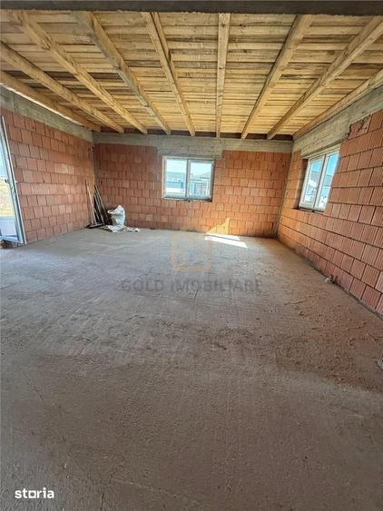 Casă cu 4 camere cu Teren 700 Mp în Săsar