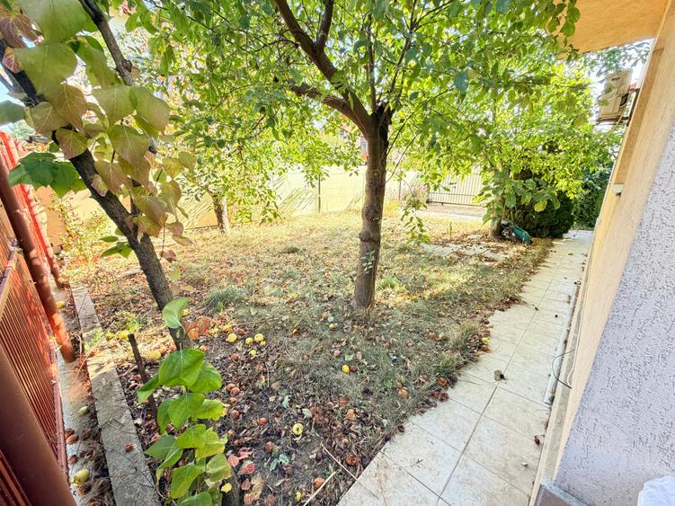 Duplex cu 4 camere cu Canalizare în Central
