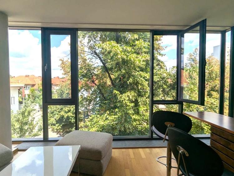 Apartament cu 5 camere decomandat în Capitale