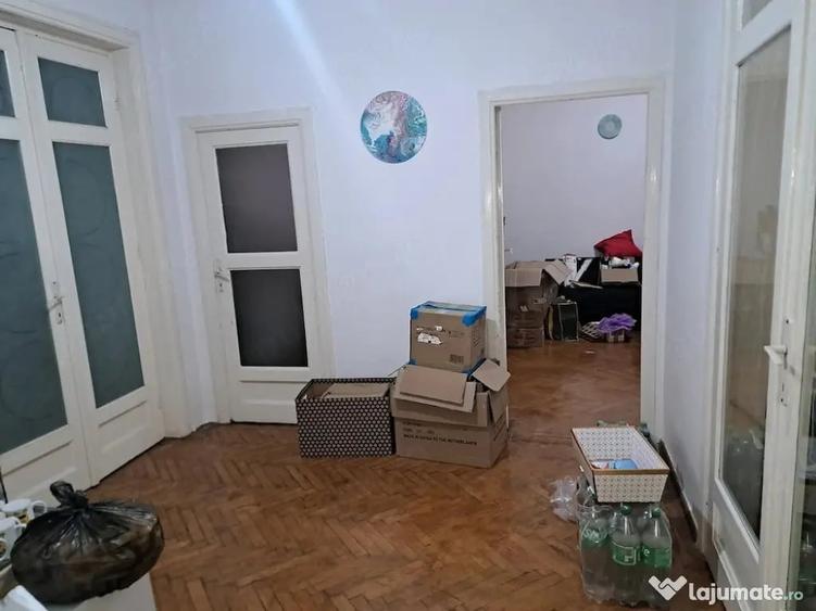 Apartament cu 3 camere decomandat în Universitate
