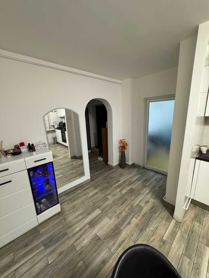 Apartament cu 3 camere decomandat în Drumul Carului