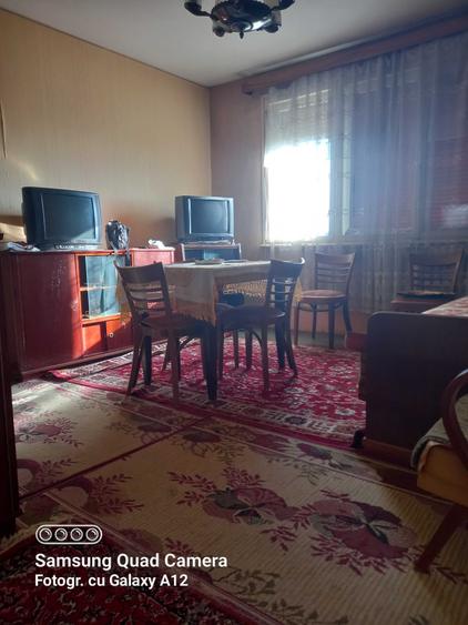 Apartament cu 3 camere semidecomandat în Cina