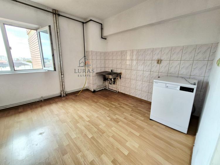 Apartament cu 4 camere decomandat în Poarta 6