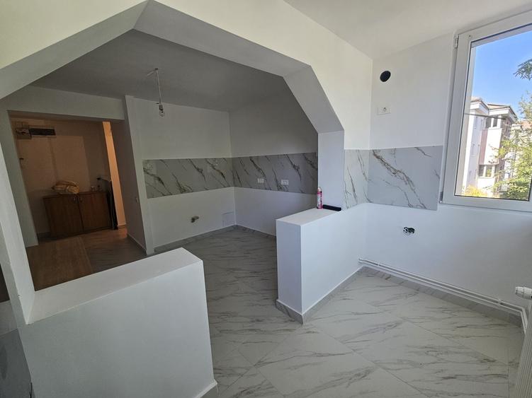 Apartament cu 3 camere decomandat în Iosia