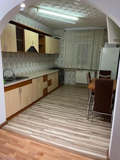 Apartament cu 3 camere decomandat în Exterior Vest