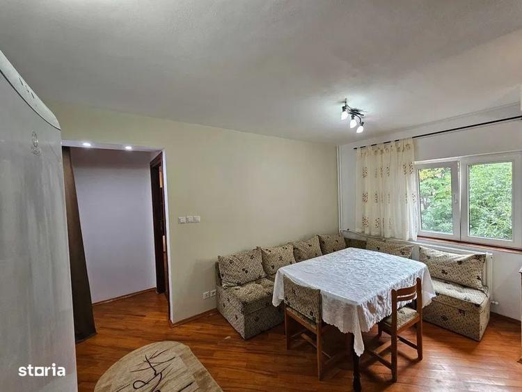 Apartament cu 3 camere decomandat în Tei