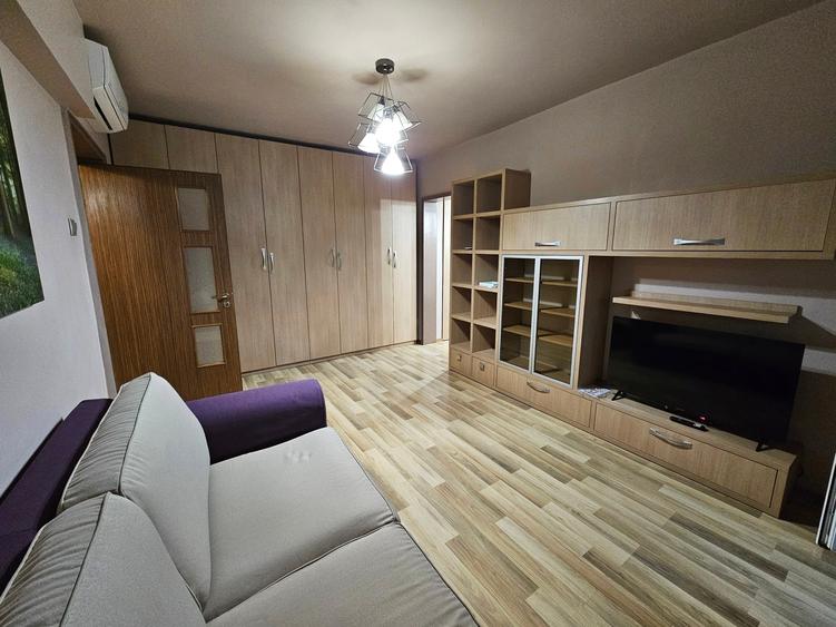 Apartament cu 2 camere semidecomandat în Lacul Tei