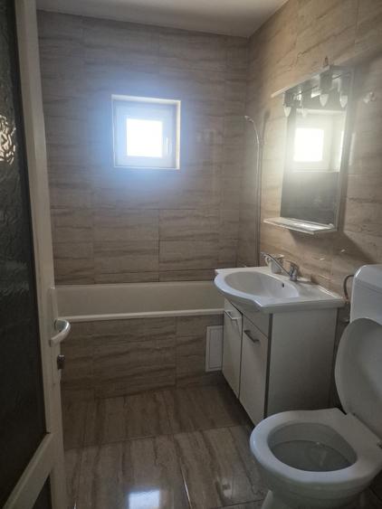 Apartament cu 2 camere decomandat în Pajura