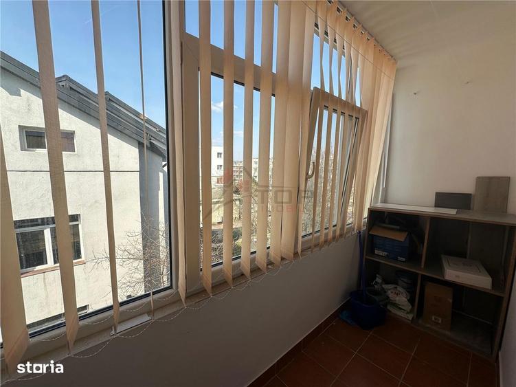 Apartament cu 2 camere semidecomandat în Podu Roș