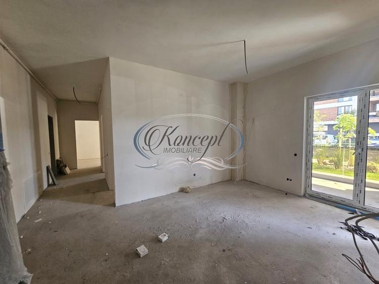 Apartament cu 3 camere semidecomandat în Florești