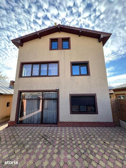 Casă cu Teren 400 Mp în Central