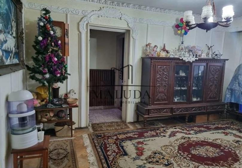 Apartament cu 4 camere semidecomandat în Trivale