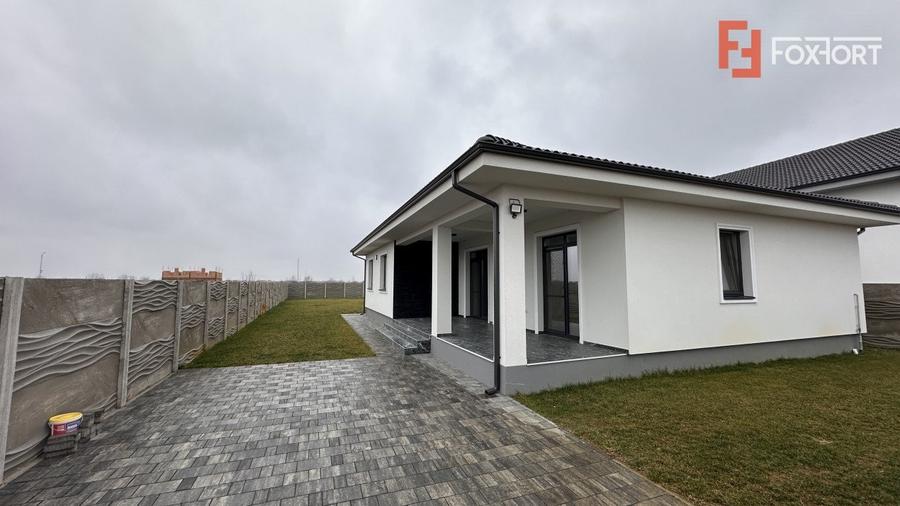 Casă individuală cu 4 camere cu Teren 748 Mp în Moșnița Veche