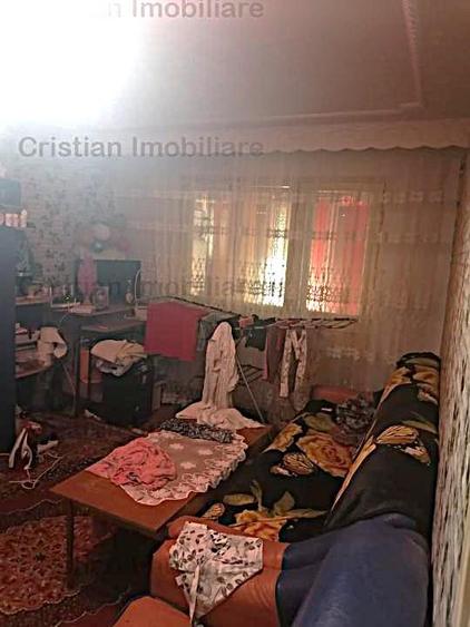 Apartament cu 3 camere semidecomandat în Obor