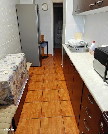 Apartament cu 3 camere semidecomandat, mobilat în Drumul Taberei