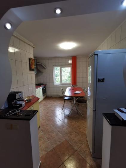 Apartament cu 2 camere decomandat, mobilat în Păcii
