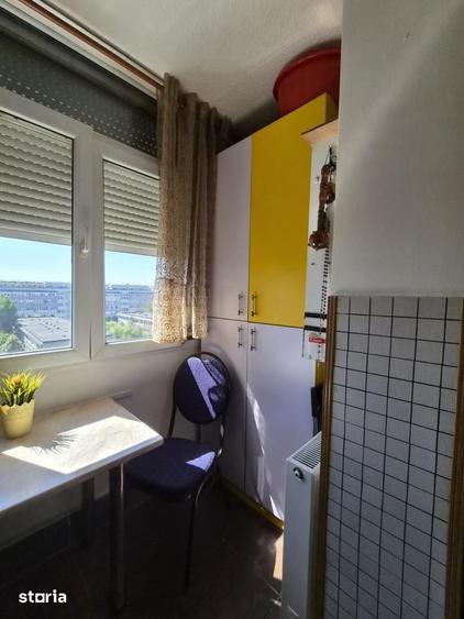 Apartament cu 3 camere semidecomandat în Giulești