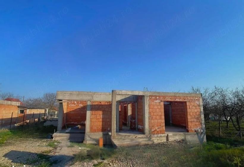 Casă cu Teren 980 Mp în Nufărul